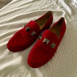 Selling these very comfy but my foot grew and they don’t fit.